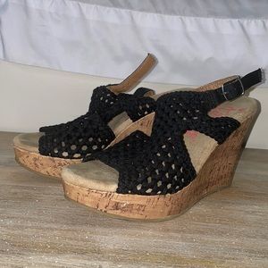 Black wedges